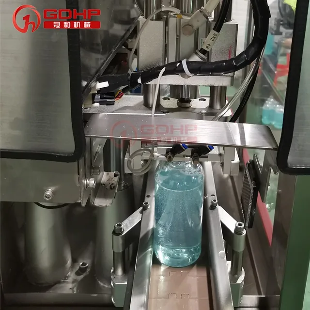 四头跟踪式灌装机,洗衣液洗发水沐浴露洗手液灌装机,洗护类灌装生产线产品图7
